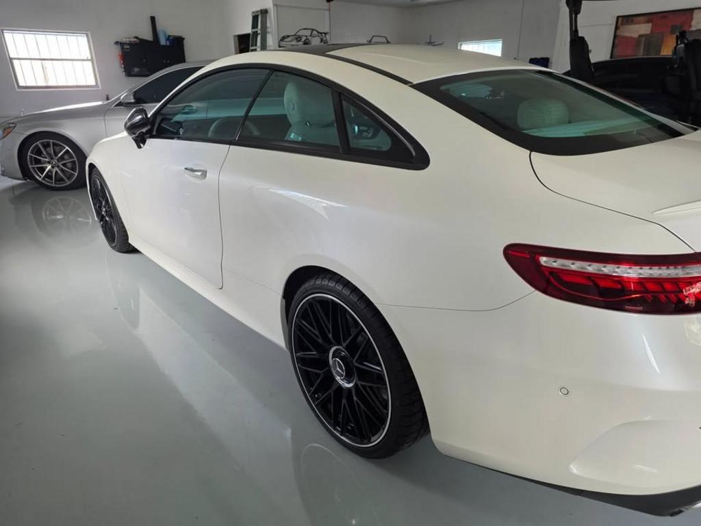 Mercedes-Benz E-Class photo 10
