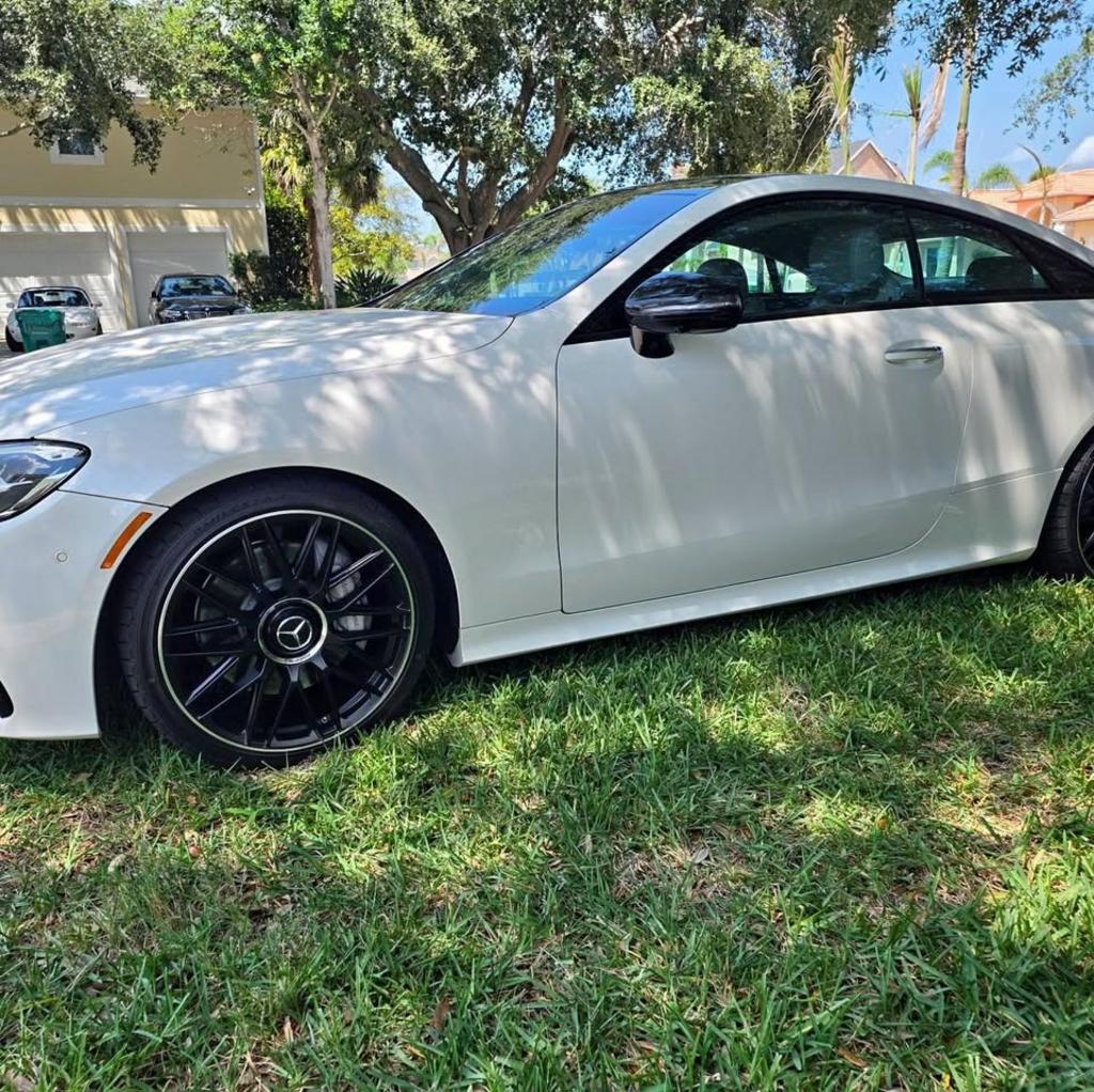 Mercedes-Benz E-Class photo 3